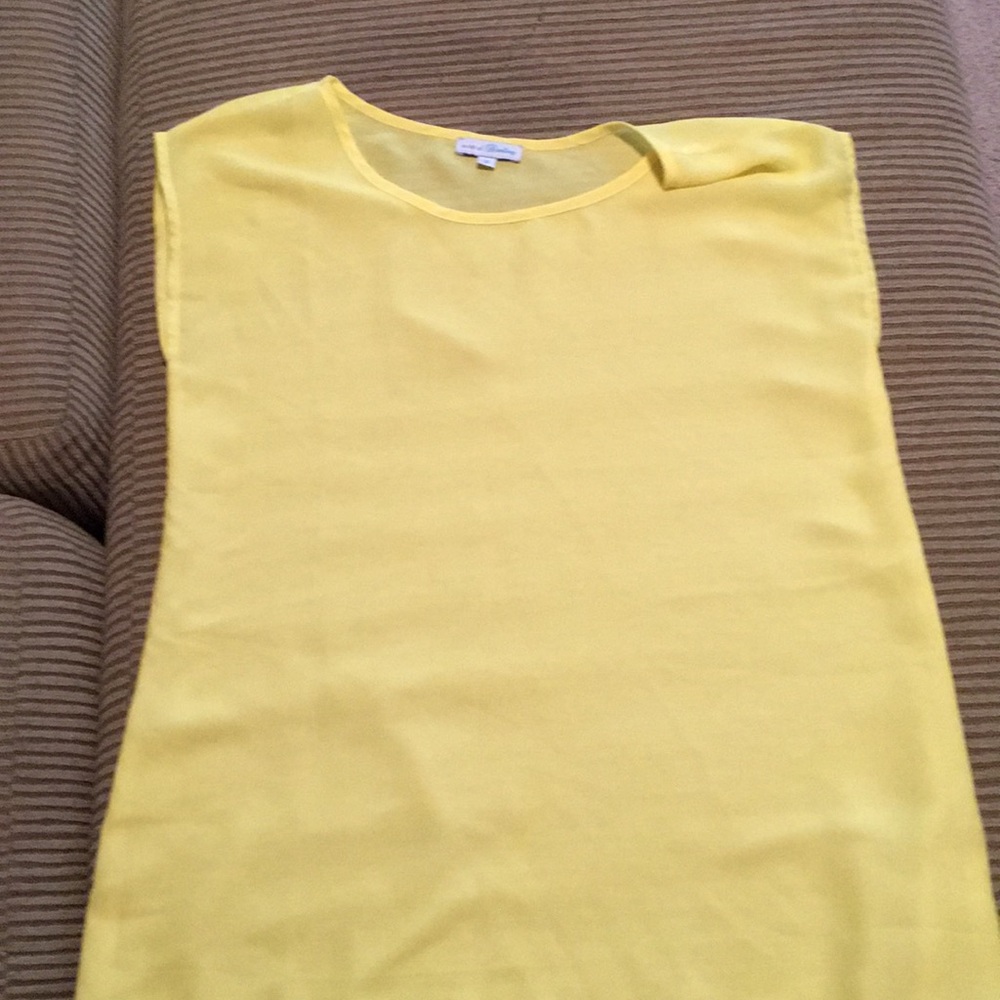 Darling yellow blouse